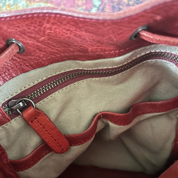 Will Leather Goods | Women’s Red Pebbled Leather Drawstring Hobo Crossbody Bag - Picture 13 of 15